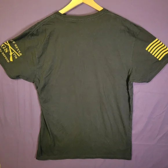 Grunt Style Black Tee with Skull and Flag Design - Picture 2 of 3